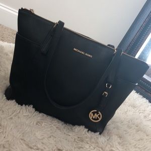 Michael Kors Jet Set Large Top-Zip Leather Tote